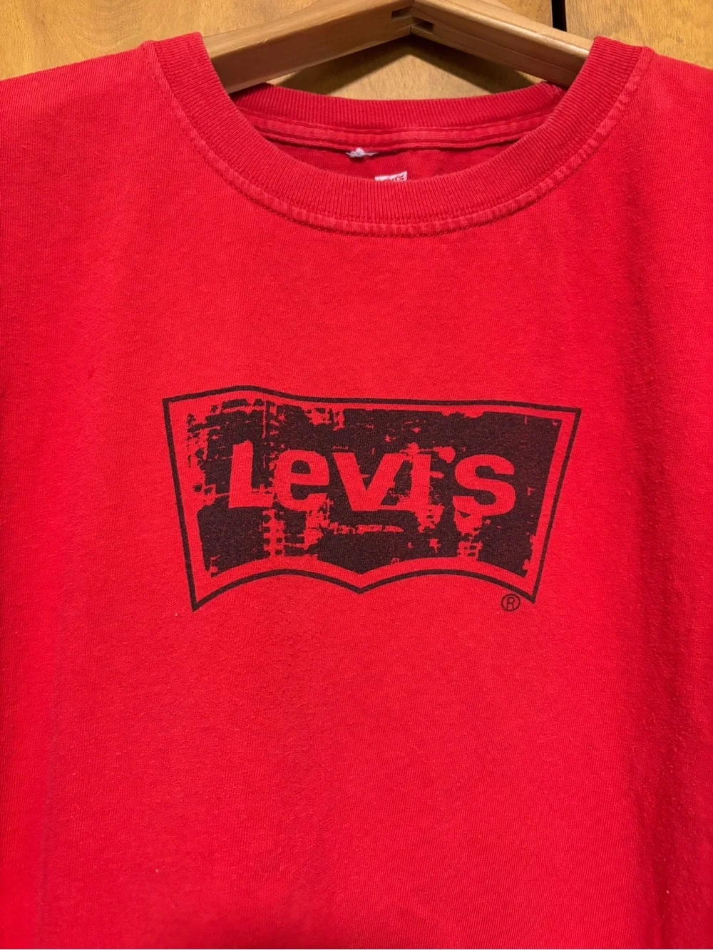 Levi's Men's Red Batwing Logo Crewneck T-Shirt - Grunge Skater